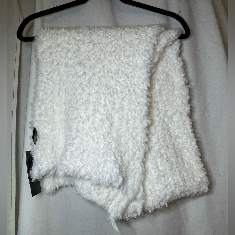 NWT INC International Concepts White Fluffy Super Soft Scarf Size O/S